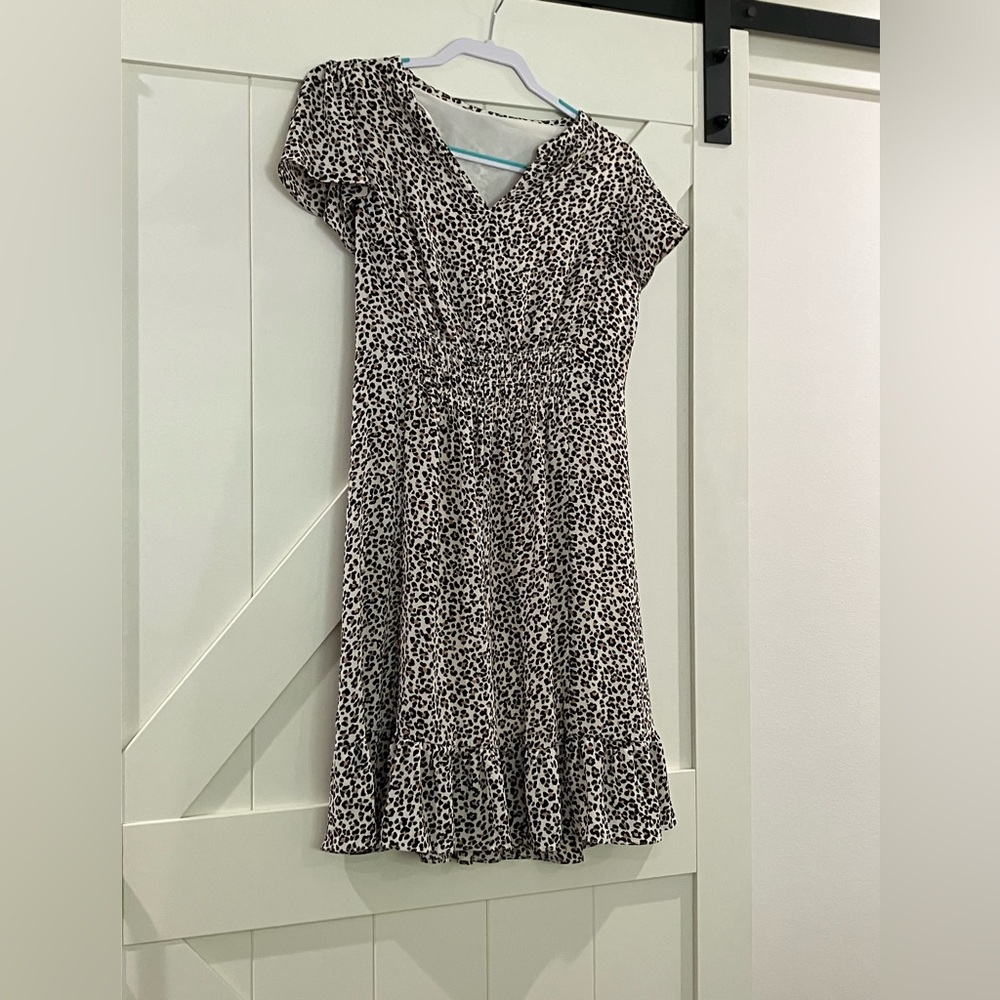 Adorable animal print short sleeve dress. Fully lined